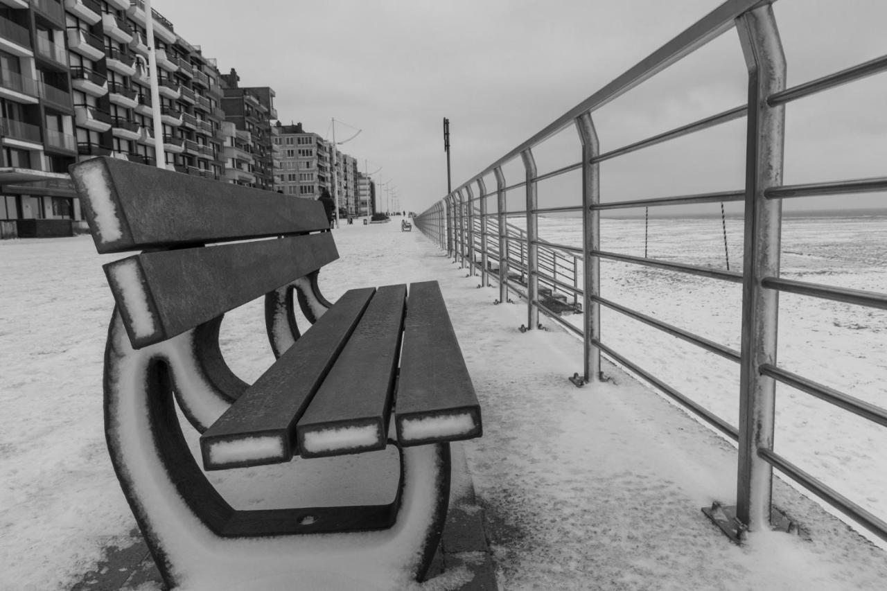 Modern appartement met uniek zeezicht Koksijde Buitenkant foto