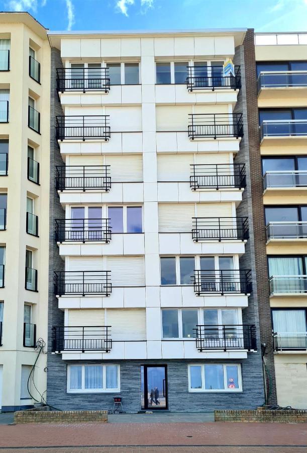Modern appartement met uniek zeezicht Koksijde Buitenkant foto